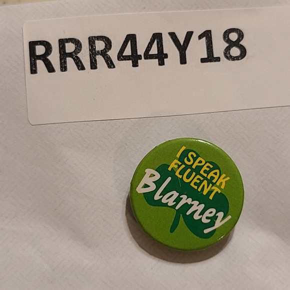 Green 'I Speak Fluent Blarney' Button Old Fashion Preowned Condition - Picture 6 of 6